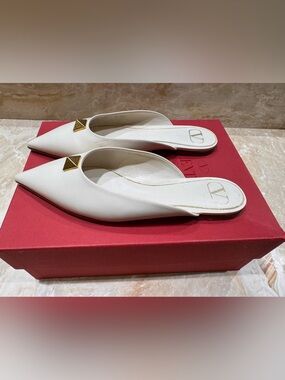 Valentino Garavani Rockstud White Pointed Toe Slip-On Mules with Gold Stud IT 38